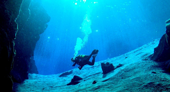 Scuba diving in Iceland