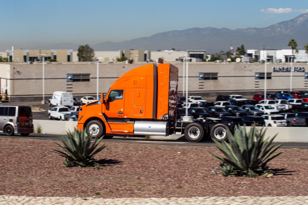 Revolutionizing Fleet Management With Hexagon Agility CNG/RNG fuel systems in Class 8 trucks